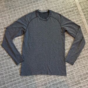 Lululemon Men’s Gray Long Sleeve Shirt size small